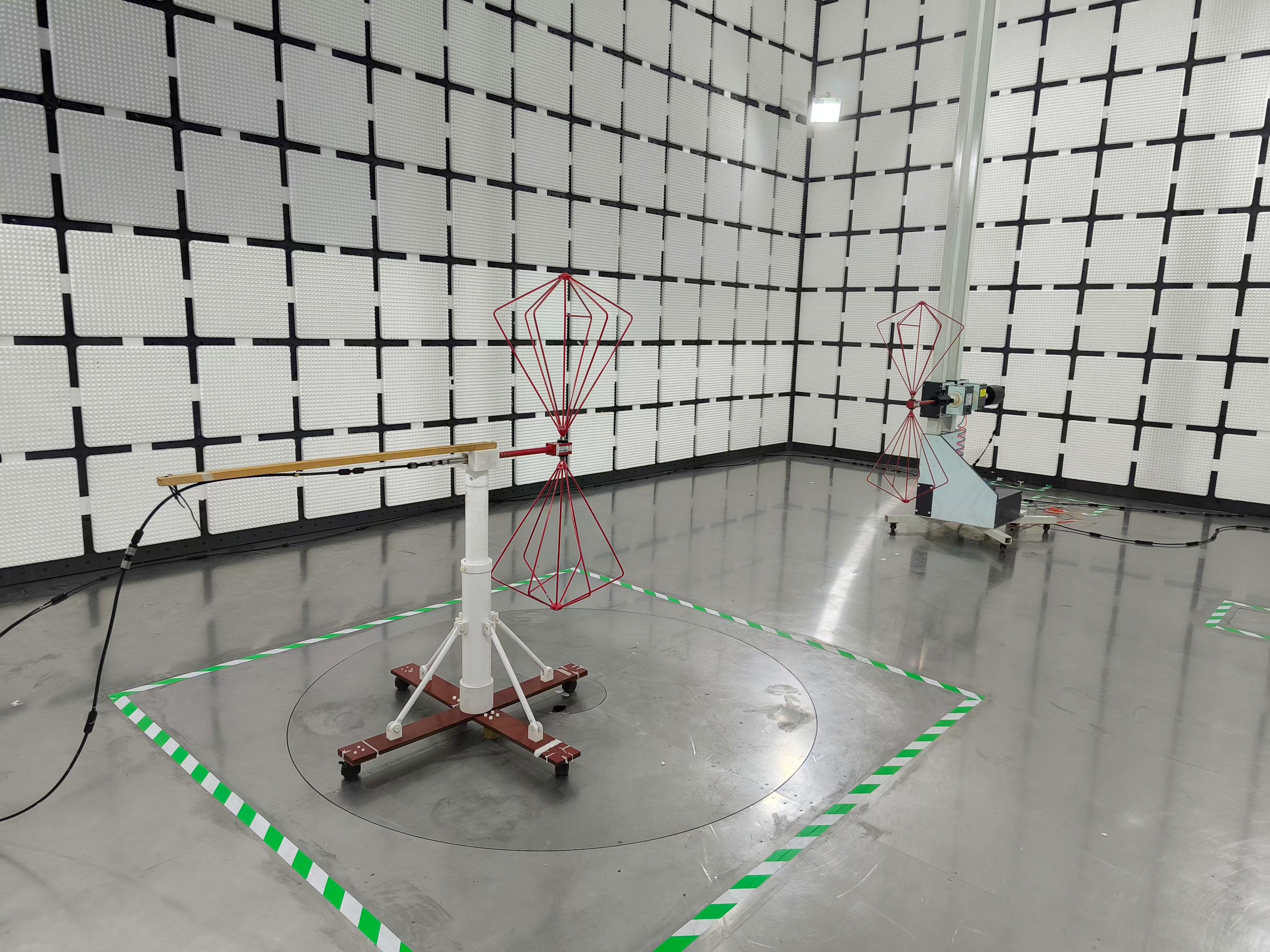 966 半電波暗室